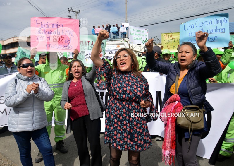 CUENCA-PLANTON CIUDADANO-RECHAZO FIDECOMISO