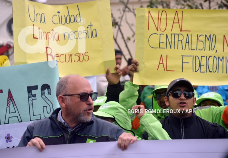 CUENCA-PLANTON CIUDADANO-RECHAZO FIDECOMISO