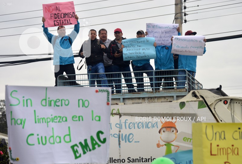 CUENCA-PLANTON CIUDADANO-RECHAZO FIDECOMISO