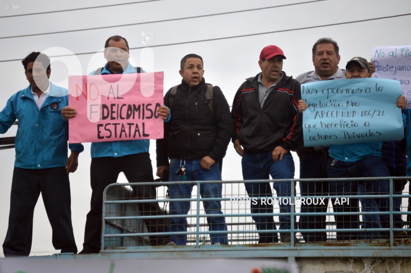 CUENCA-PLANTON CIUDADANO-RECHAZO FIDECOMISO