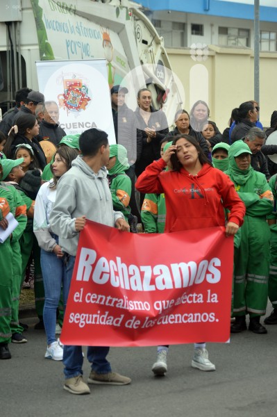 CUENCA-PLANTON CIUDADANO-RECHAZO FIDECOMISO