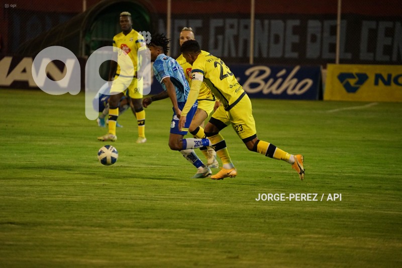 FBL-LIGA-PRO-BET593-SERIE-B-MACARA-VARGAS-TORRES-