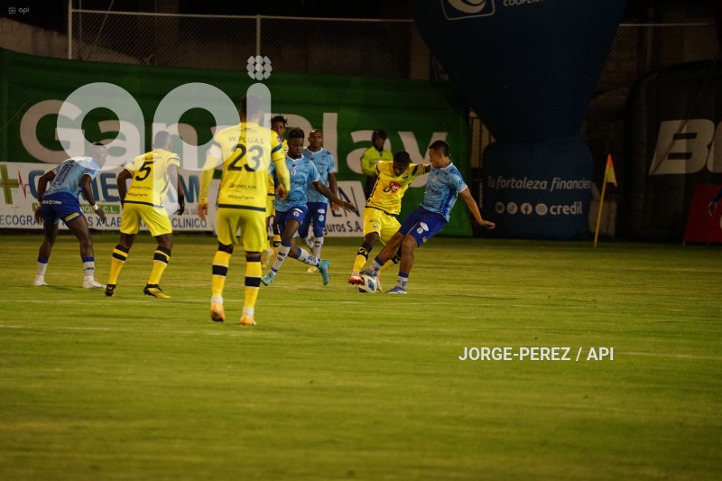 FBL-LIGA-PRO-BET593-SERIE-B-MACARA-VARGAS-TORRES-