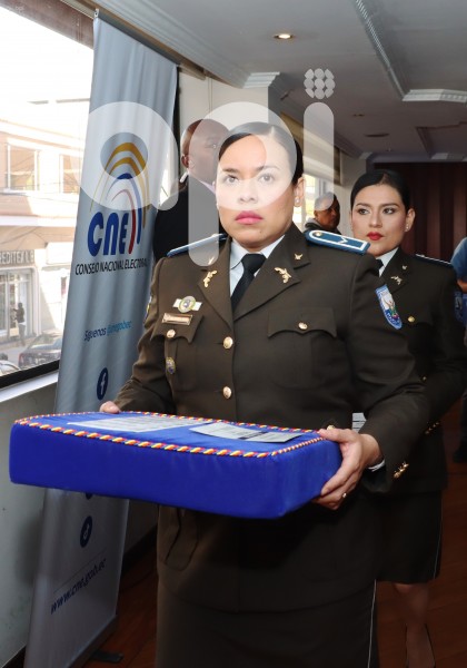 CNE-ENTREGA-CREDENCIALES-POLICIA