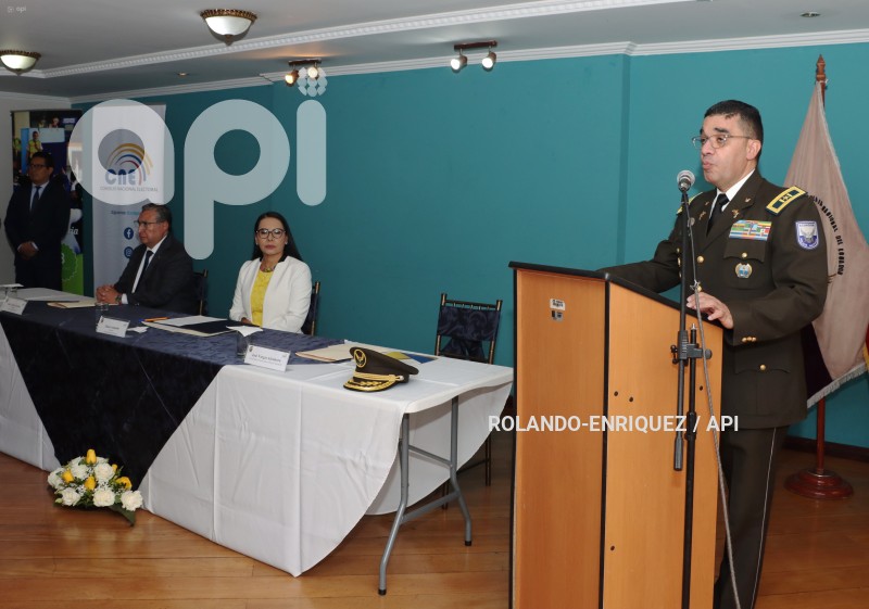 CNE-ENTREGA-CREDENCIALES-POLICIA
