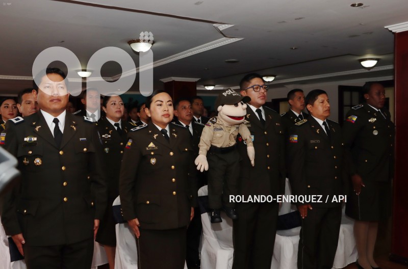 CNE-ENTREGA-CREDENCIALES-POLICIA