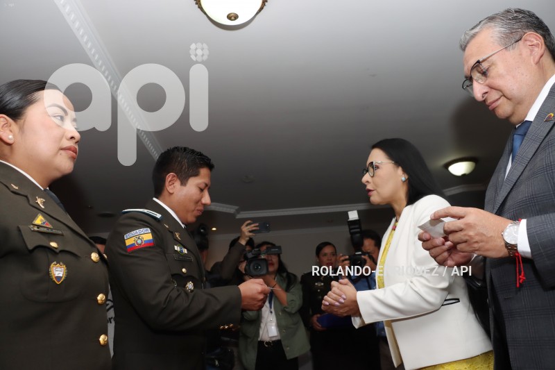 CNE-ENTREGA-CREDENCIALES-POLICIA