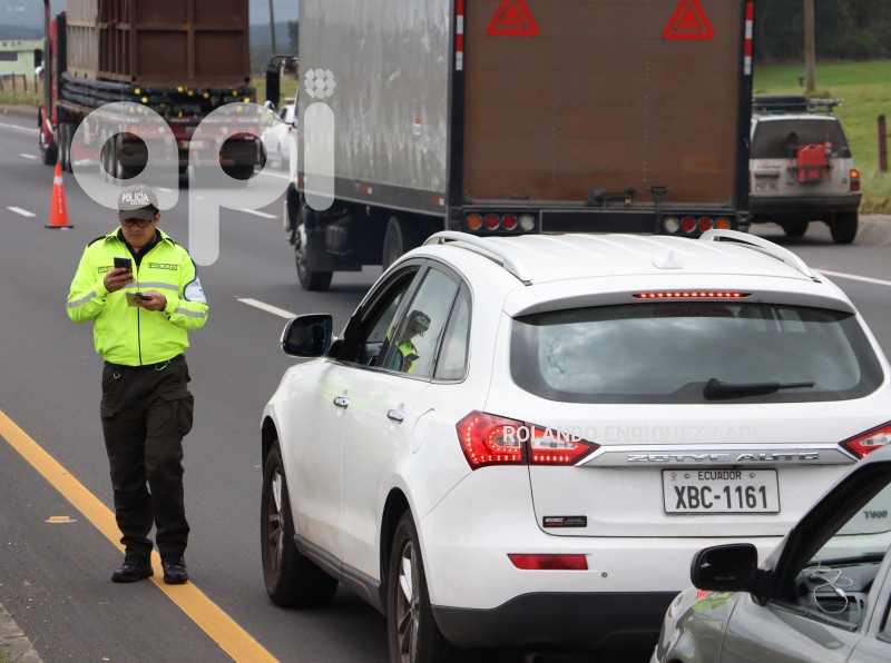 CONTROL-CARRETERAS-POLICIA
