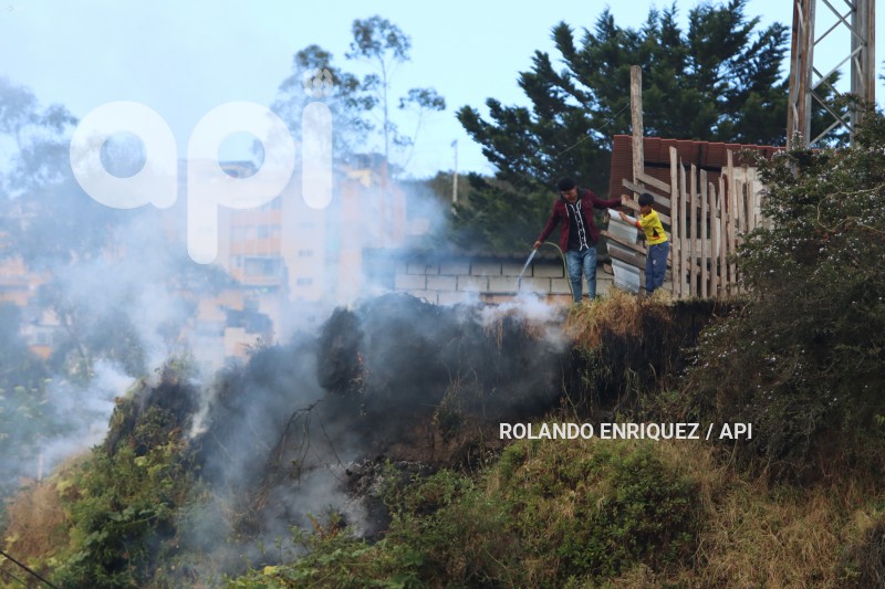 INCENDIO-QUITO