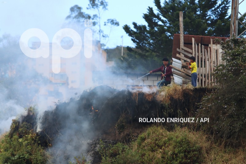 INCENDIO-QUITO