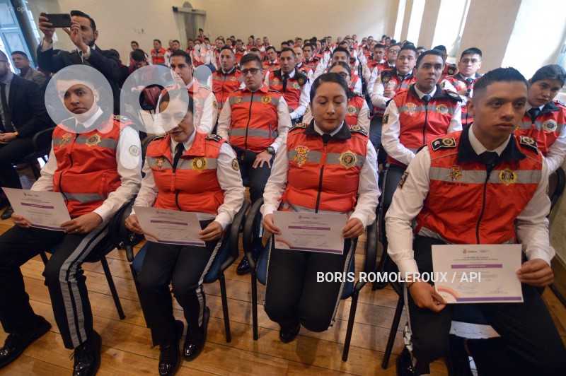 CUENCA-ENTREGA CERTIFICADOS GUARDIA CIUDADANA
