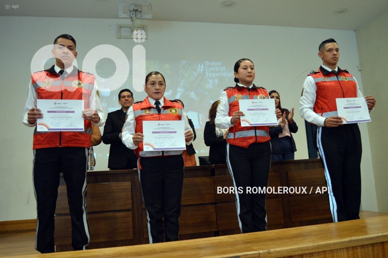 CUENCA-ENTREGA CERTIFICADOS GUARDIA CIUDADANA