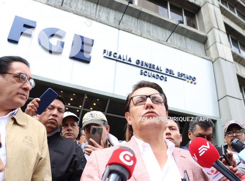 FERNANDO-VILLAVICENCIO-DENUNCIA-FISCALIA