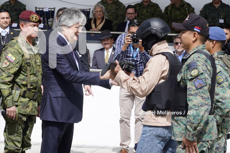 LASSO-ENTREGA-EQUIPAMENTO-MILITAR