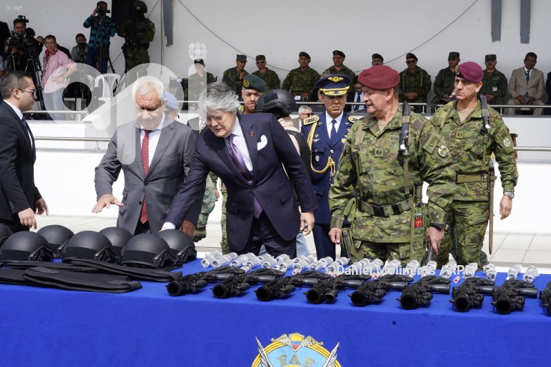 LASSO-ENTREGA-EQUIPAMENTO-MILITAR
