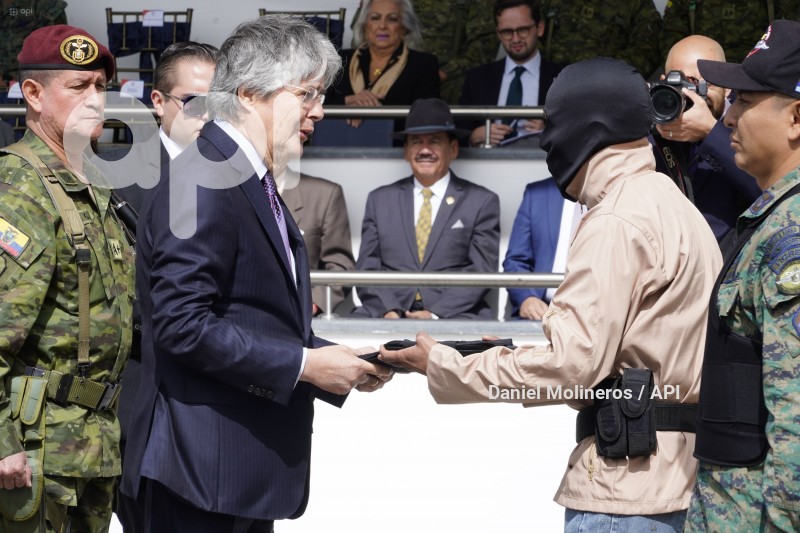 LASSO-ENTREGA-EQUIPAMENTO-MILITAR