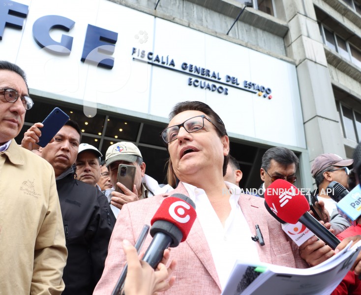 FERNANDO-VILLAVICENCIO-DENUNCIA-FISCALIA