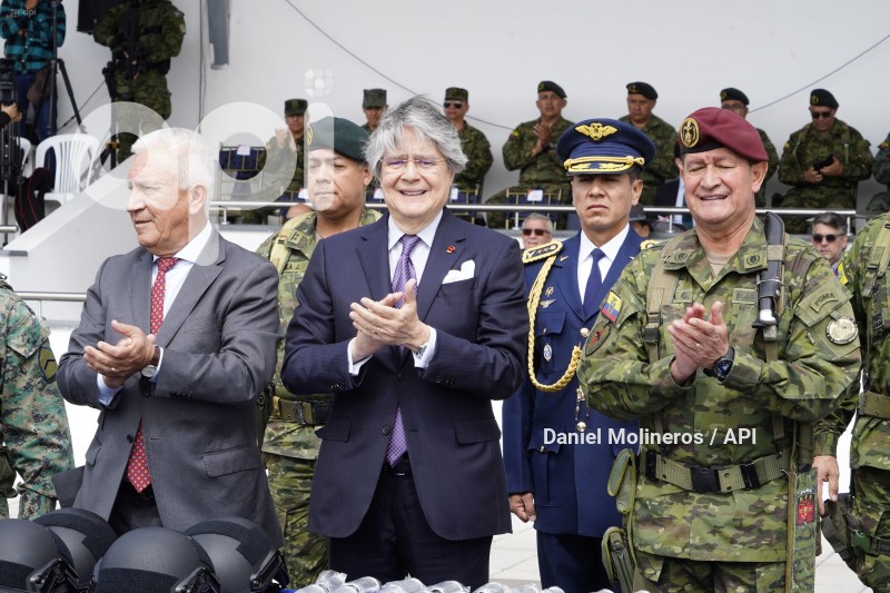 LASSO-ENTREGA-EQUIPAMENTO-MILITAR