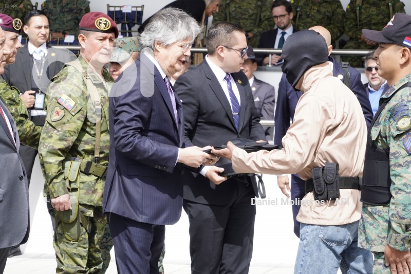 LASSO-ENTREGA-EQUIPAMENTO-MILITAR