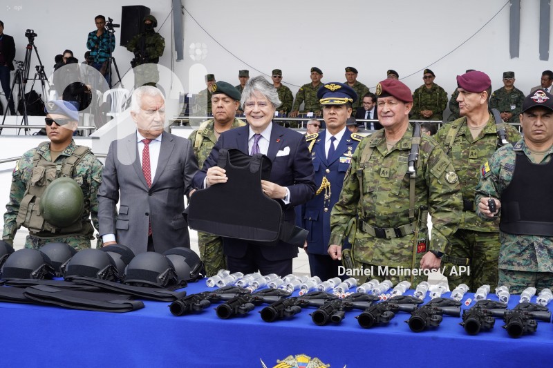 LASSO-ENTREGA-EQUIPAMENTO-MILITAR