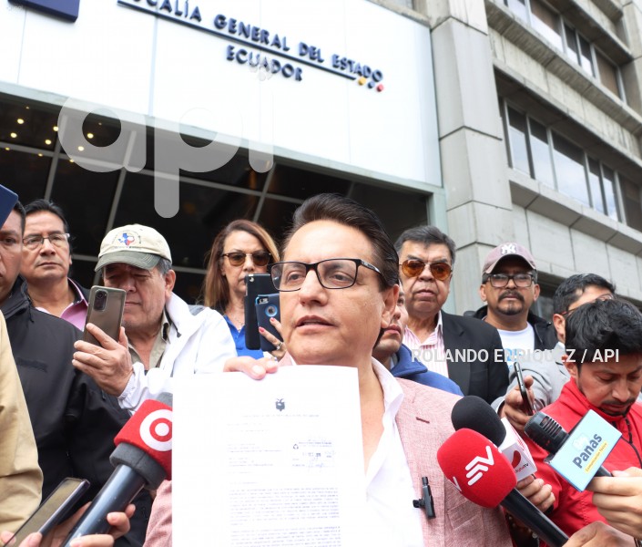 FERNANDO-VILLAVICENCIO-DENUNCIA-FISCALIA