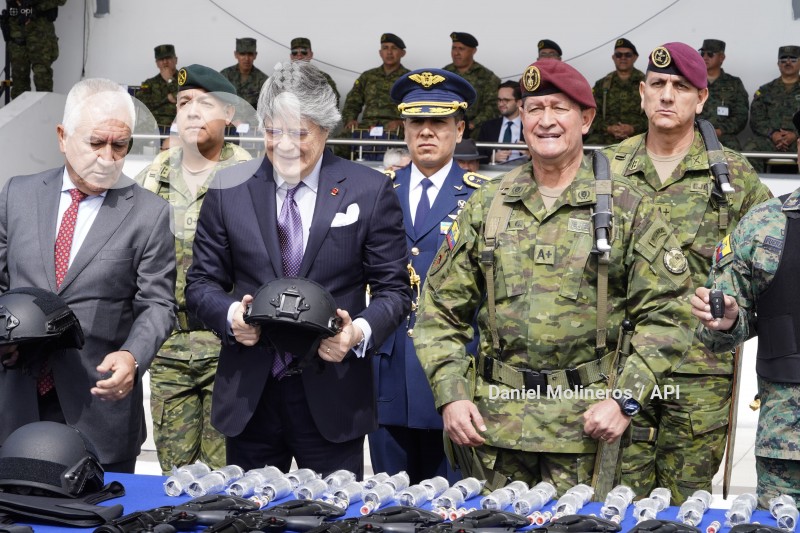 LASSO-ENTREGA-EQUIPAMENTO-MILITAR