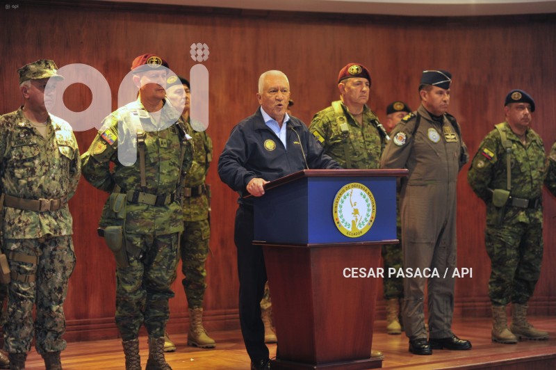 RUEDA DE PRENSA - GENERAL LARA - MINISTRO DE DEFENSA