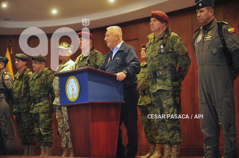 RUEDA DE PRENSA - GENERAL LARA - MINISTRO DE DEFENSA