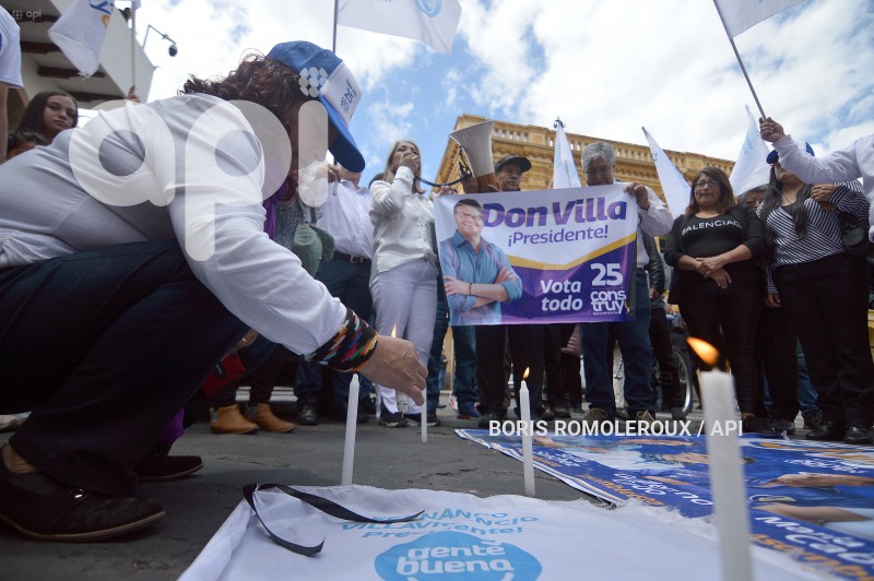 CUENCA-PLANTON-SIMPATIZANTES MUERTE-FERNANDO VILLAVICENCIO