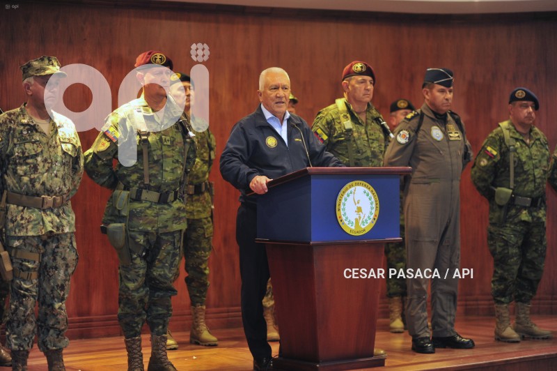 RUEDA DE PRENSA - GENERAL LARA - MINISTRO DE DEFENSA