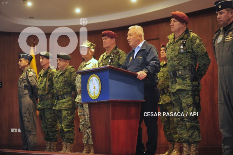RUEDA DE PRENSA - GENERAL LARA - MINISTRO DE DEFENSA