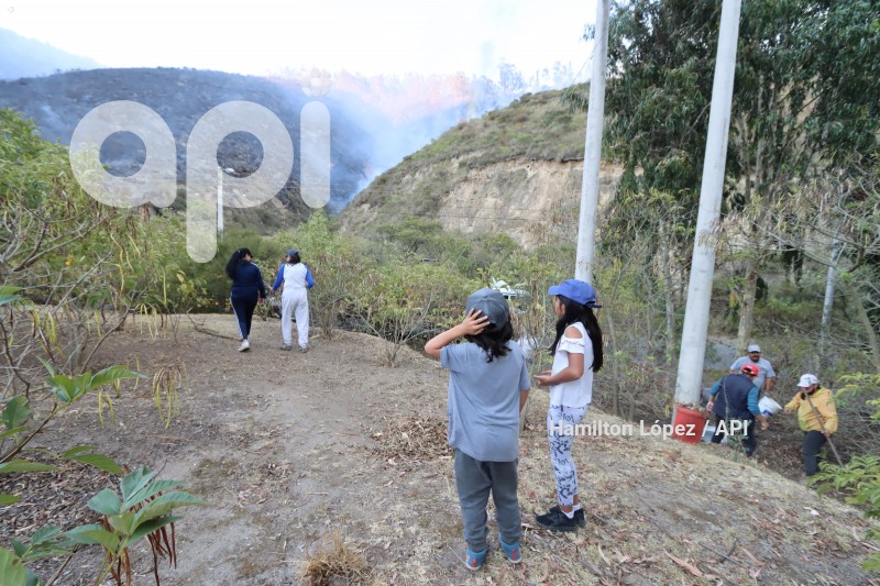 UIO-INCENDIO-CERRO-CASITAHUA