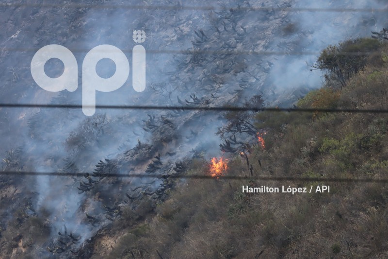 UIO-INCENDIO-CERRO-CASITAHUA