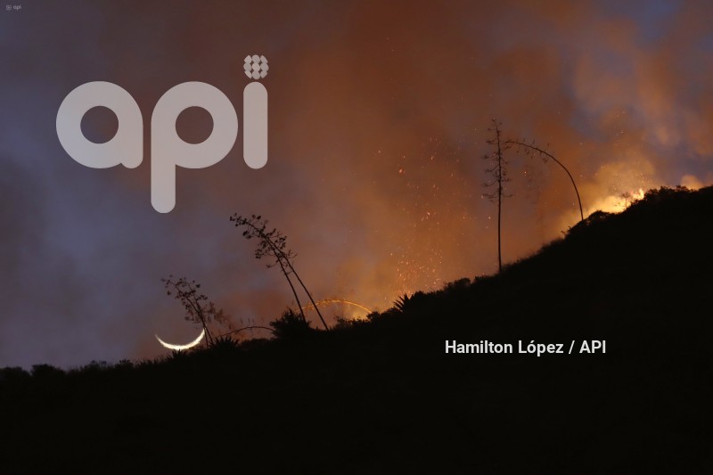 UIO-INCENDIO-CERRO-CASITAHUA
