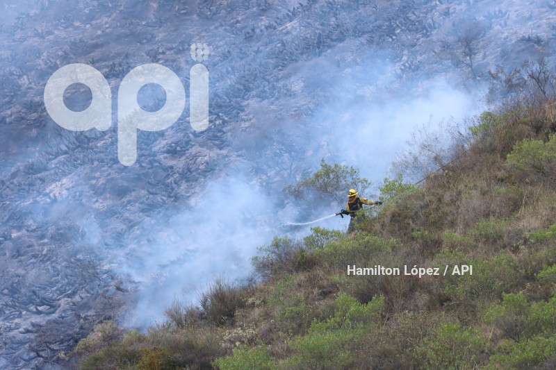 UIO-INCENDIO-CERRO-CASITAHUA