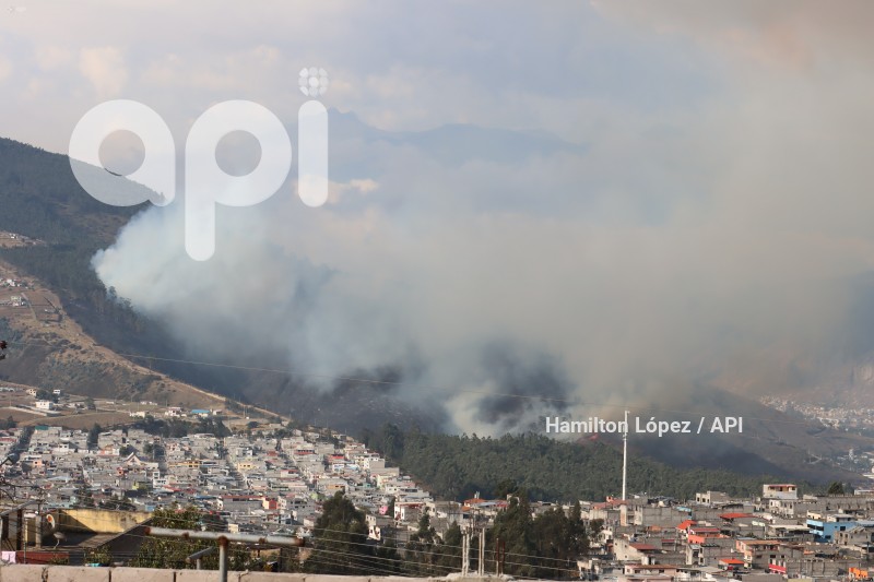UIO-INCENDIO-CERRO-CASITAHUA