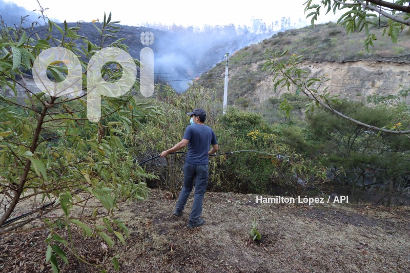 UIO-INCENDIO-CERRO-CASITAHUA