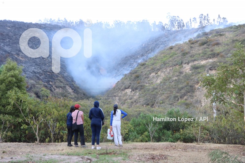 UIO-INCENDIO-CERRO-CASITAHUA
