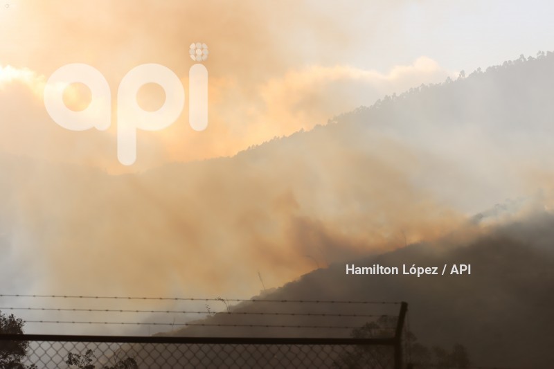 UIO-INCENDIO-CERRO-CASITAHUA