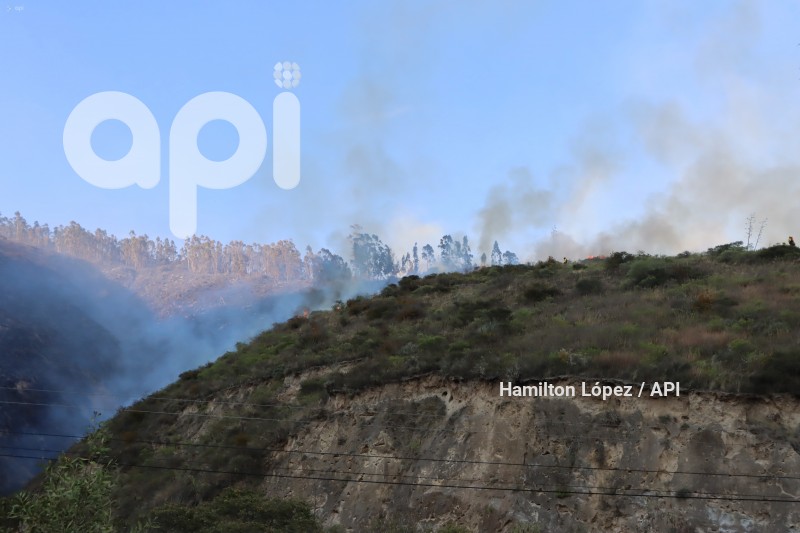 UIO-INCENDIO-CERRO-CASITAHUA