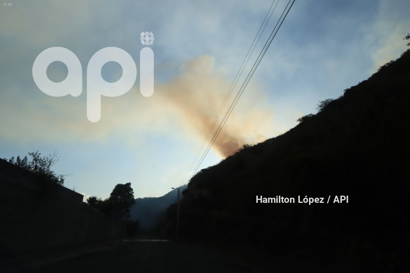 UIO-INCENDIO-CERRO-CASITAHUA
