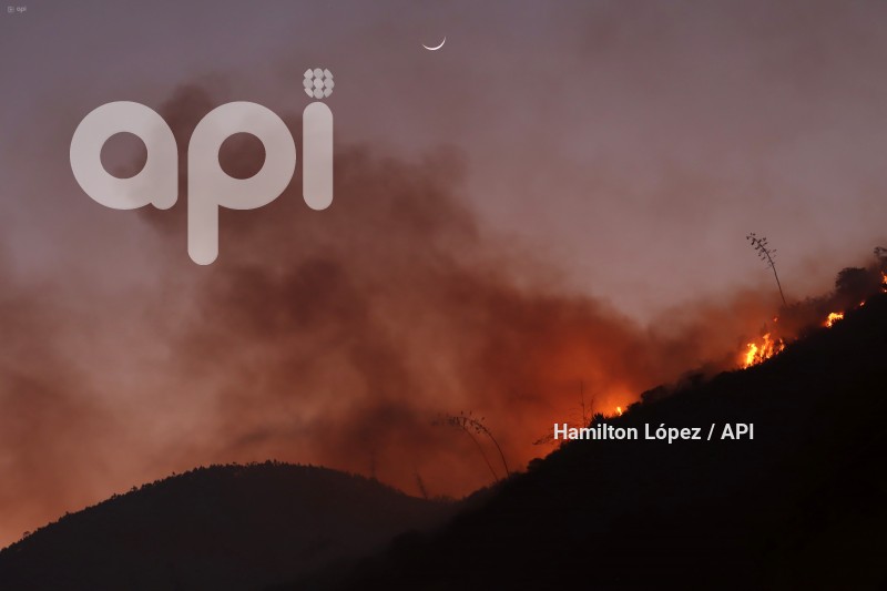 UIO-INCENDIO-CERRO-CASITAHUA
