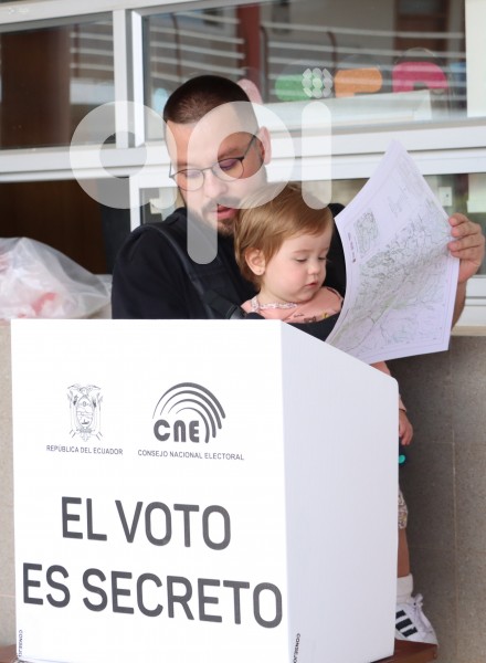 ELECCIONES UIO 2023 AMBIENTE GENERAL