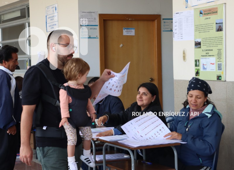 ELECCIONES UIO 2023 AMBIENTE GENERAL