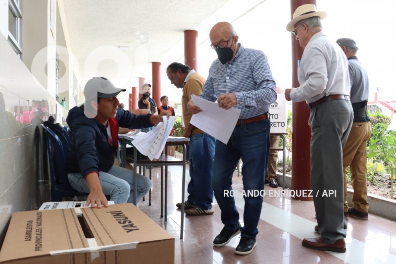 ELECCIONES UIO 2023 AMBIENTE GENERAL