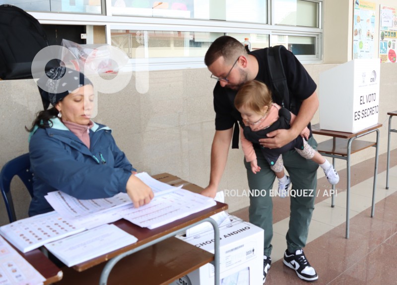 ELECCIONES UIO 2023 AMBIENTE GENERAL