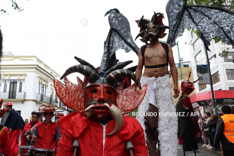 LOS DIABLOS SE TOMAN LA MARISCAL