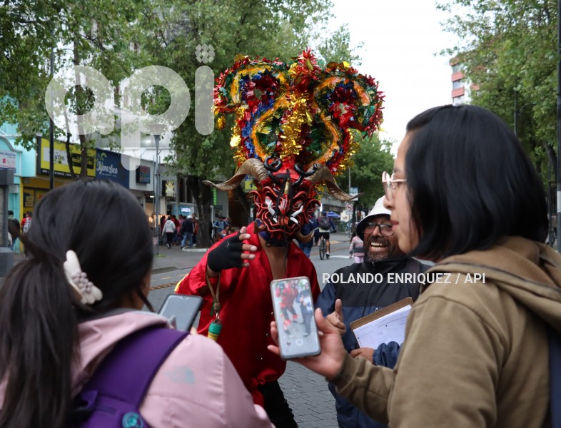 LOS DIABLOS SE TOMAN LA MARISCAL