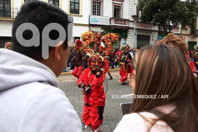 LOS DIABLOS SE TOMAN LA MARISCAL