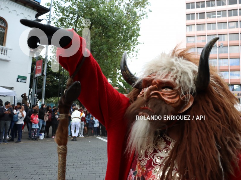 LOS DIABLOS SE TOMAN LA MARISCAL